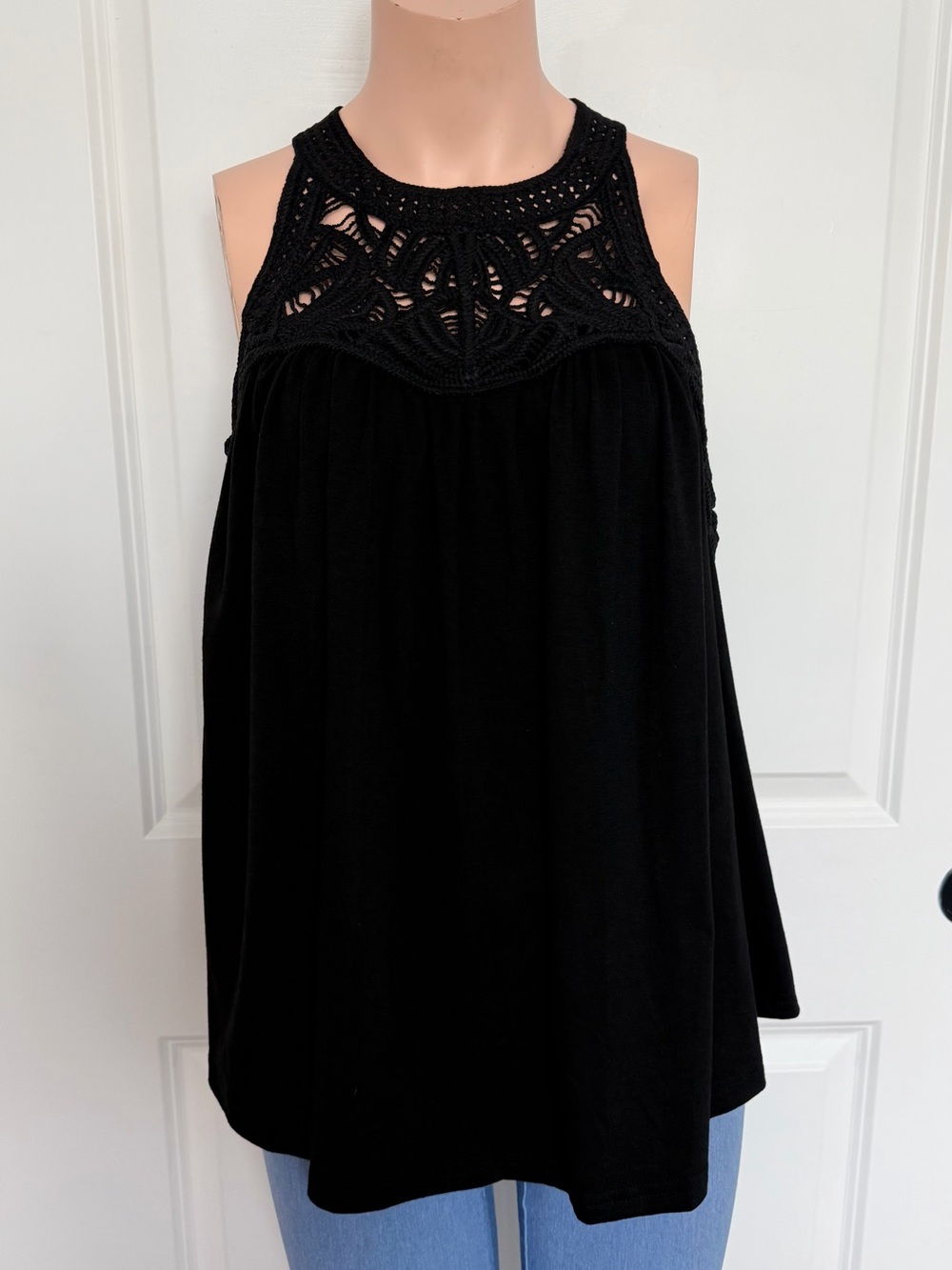 Black Crochet Yoke Sleeveless Tank Top - Women’s Casual Summer Camisole